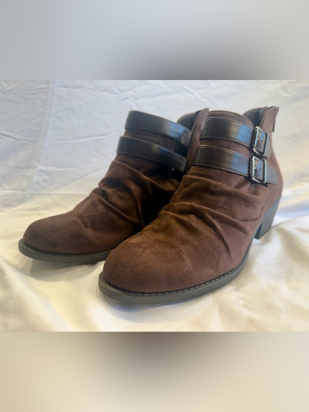 SODA Women’s Brown Suede Ankle Bootie Round Toe Double Buckle Back Zip Size 10